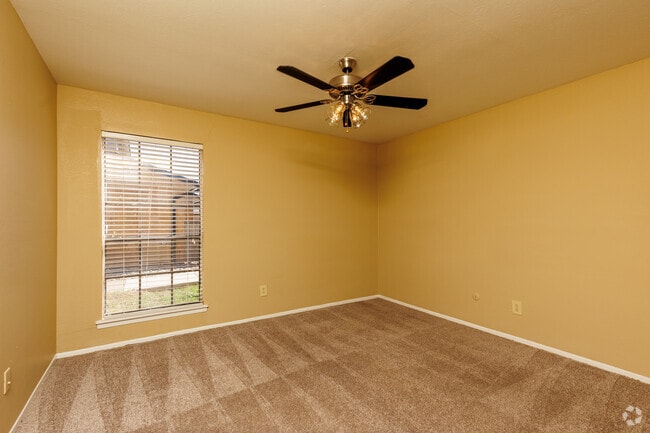 2BR, 2BA - 1,039SF - La Mirada