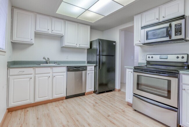 Foto del edificio - Cute 2 Bedroom Condo in Gated Community!