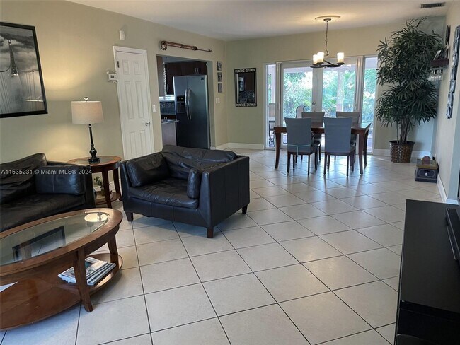 Building Photo - 14825 NE 9th Ct