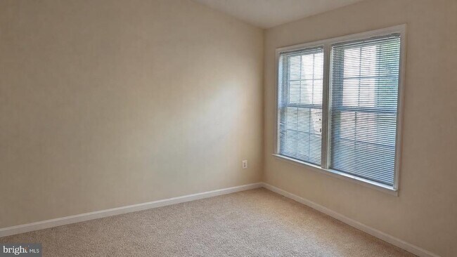 Building Photo - 9640 Potters Hill Cir