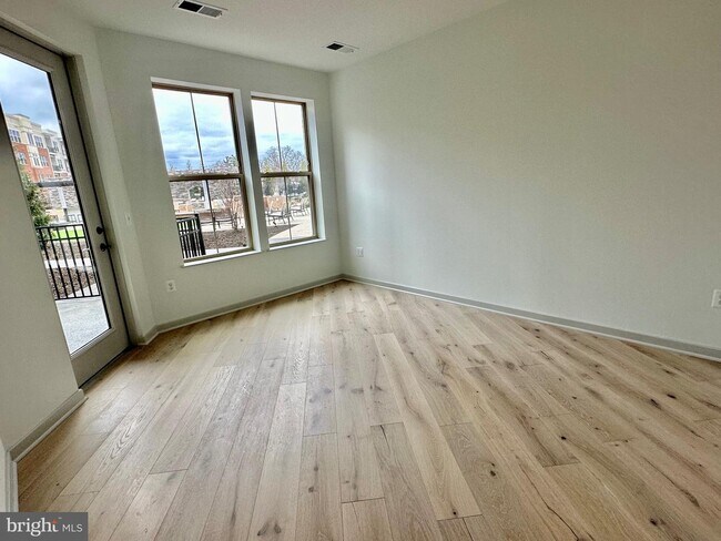 Building Photo - 10755 Fairgrounds Dr