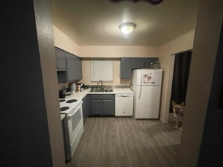 Foto del edificio - 704 Lansing Dr