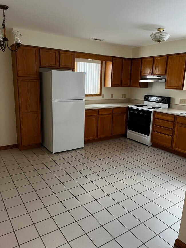 600 S Van Buren St Unit D, Bay City, MI 48708 Apartments in Bay City