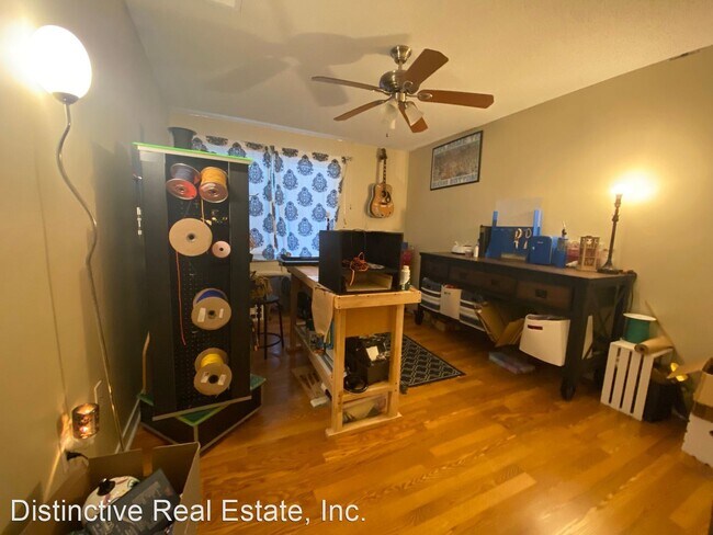 Building Photo - 4 br, 2.5 bath House - 1005 William Dr.