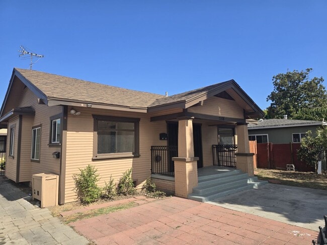 Building Photo - Rental in Long Beach
