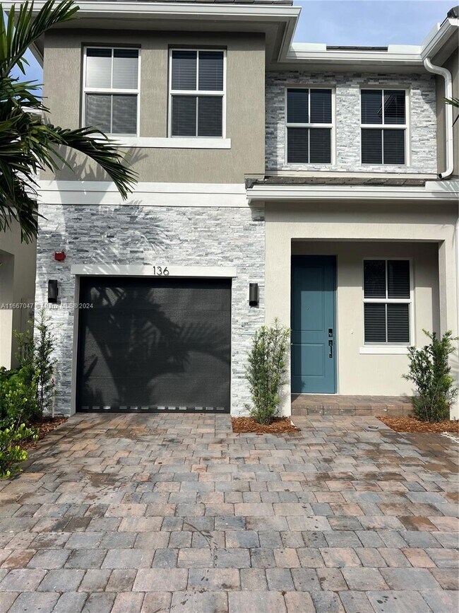 Building Photo - 136 SW 170th Ave