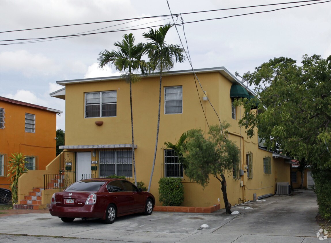 Foto principal - 985 SW 10th St