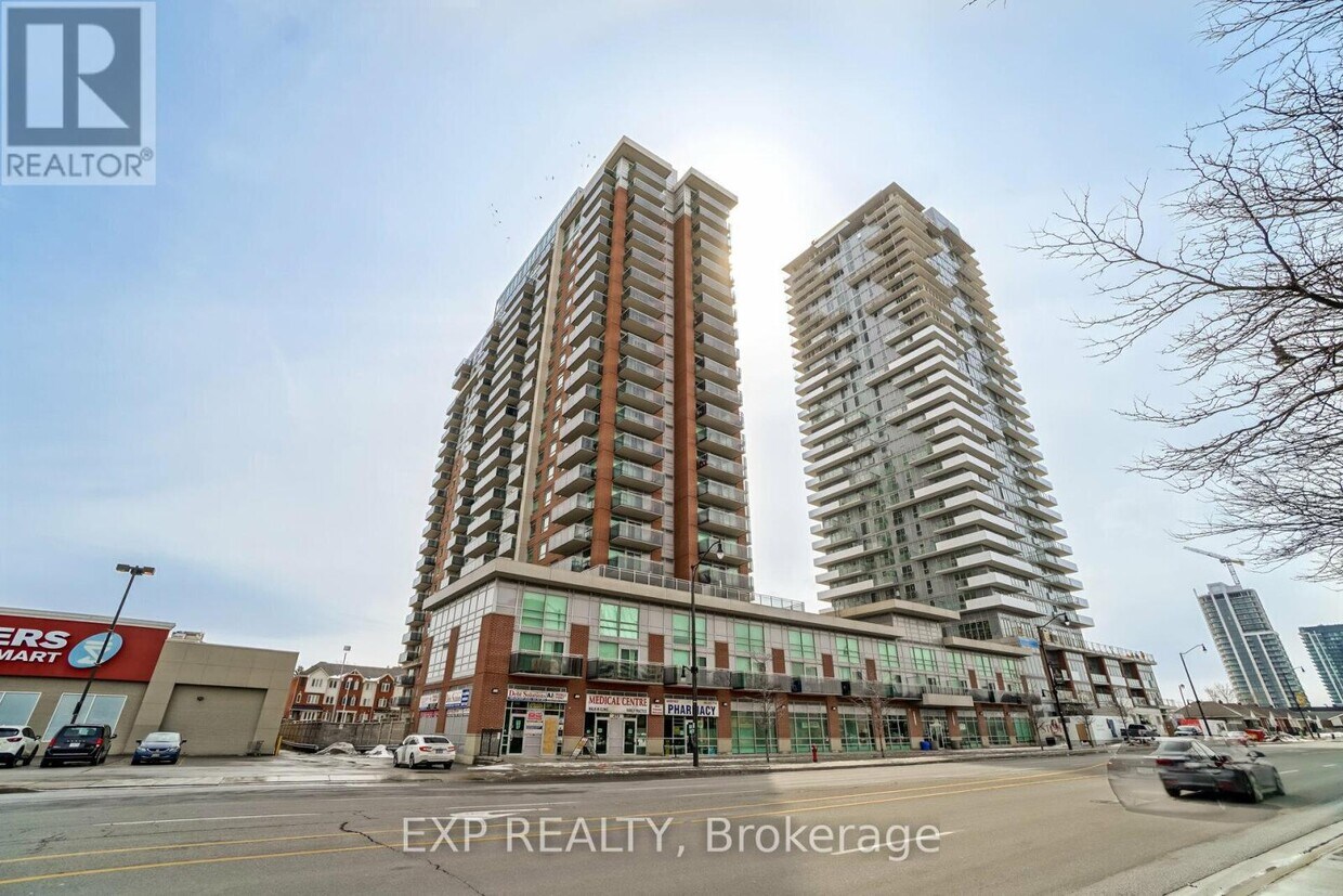 Primary Photo - 215-215 Queen St E