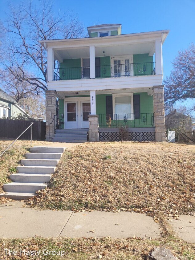 Primary Photo - 2 br, 1 bath House - 4209 Holly, Unit B