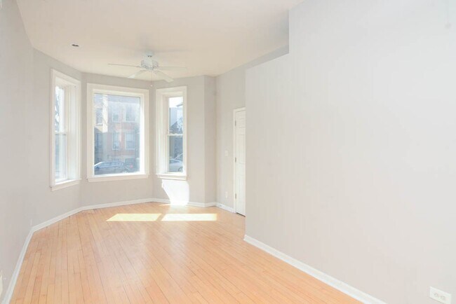 Foto del edificio - 2022 W Augusta Blvd