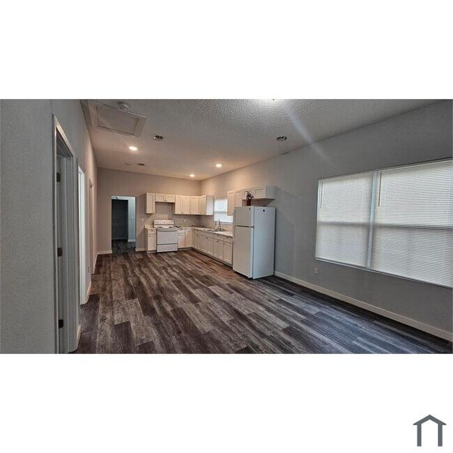 Building Photo - 1446 W 23rd St