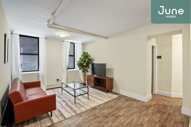 Building Photo - Full room in 3-bed/2.0-bath Home