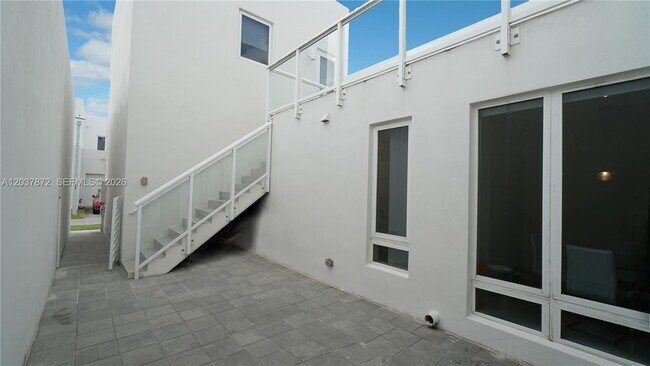 Foto del edificio - 6421 NW 104th Path