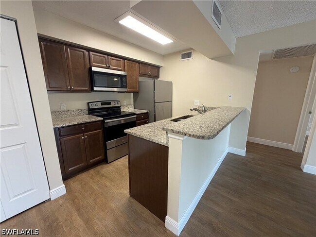 Foto del edificio - 5321 Summerlin Rd
