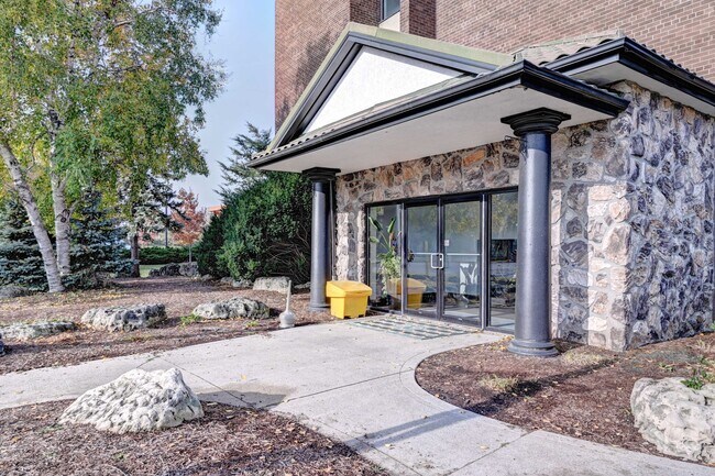 Photo du bâtiment - 85 & 89 Willow Road Apartments