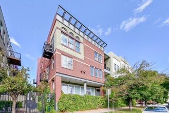 Building Photo - 1521 Central St