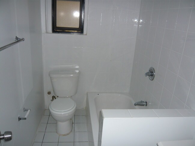 Foto del edificio - 2131 Wallace Ave