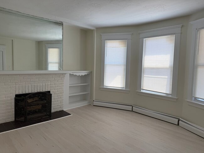 Building Photo - 673 Elm St