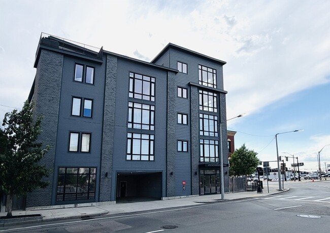 Building Photo - 610 Rutherford Ave