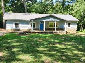 Building Photo - 401 McKenzie Dr