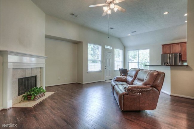 Foto del edificio - 2422 Springwood Glen Ln