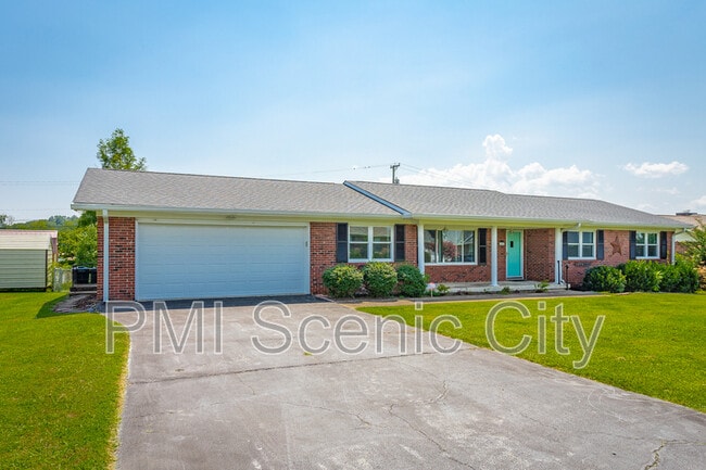 Building Photo - 8140 Holly Crest Dr