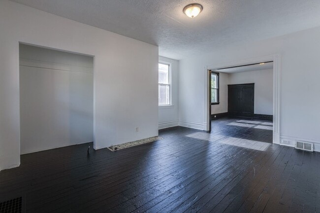 Photo - 2216 Arlington Ave Apartment