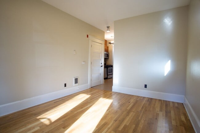 Photo - Historic Building-Beautifully Renovated 1-Bedroom Close-in SE! Apartment