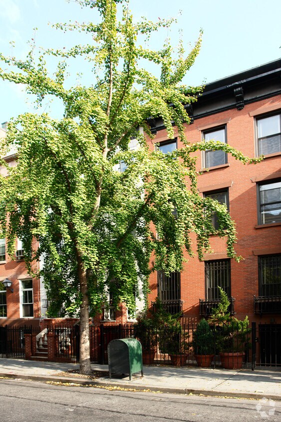 Building Photo - 403-405 West 46th St