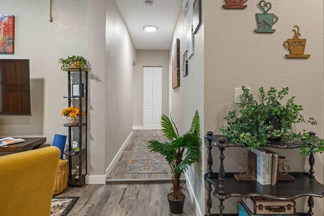 Foto del edificio - 2490 Main St