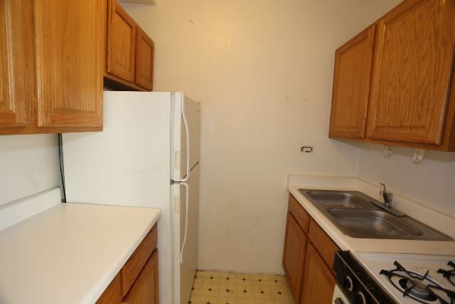 Building Photo - 653 W Belmont Ave