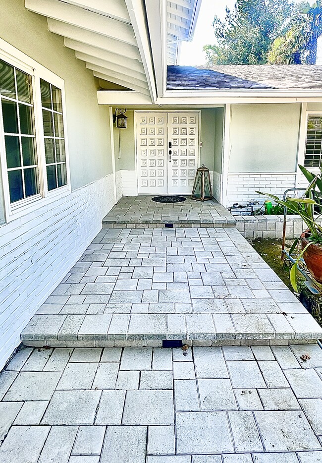 Building Photo - 5055 Ludgate Dr