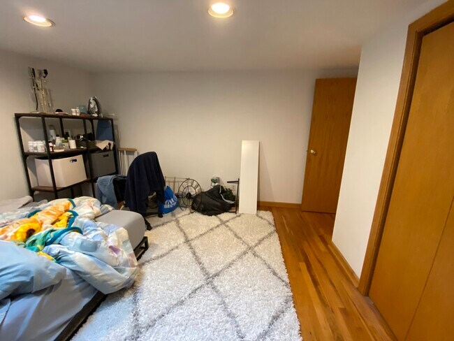 Foto del edificio - 867 W Buckingham Pl