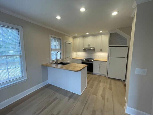 Foto del edificio - 1629 Brennen Rd