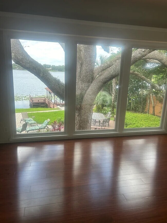Foto del edificio - 697 Balmoral Rd