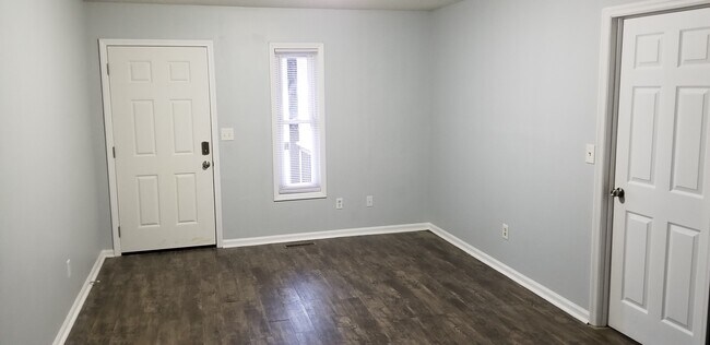 Building Photo - 300 Everglades Blvd