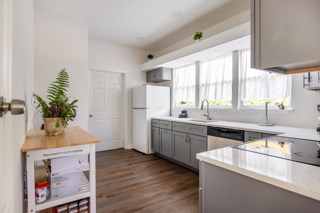 Building Photo - 1023 E Broad St