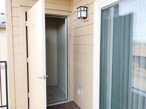 Quartz Dark Outdoor Storage Room - Stoneplace Apartment Homes