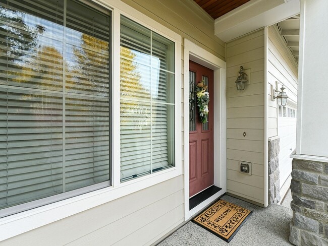 Building Photo - Available Now! Beautiful 4 Bedroom plus Bo...