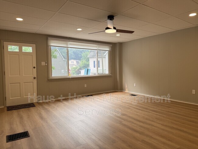 Foto del edificio - 403 Wall Ave