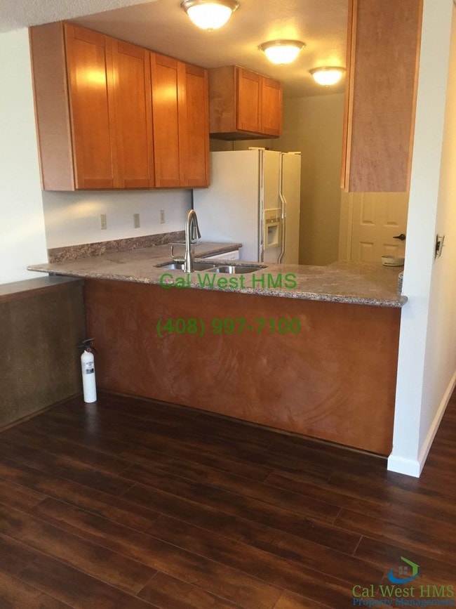 Building Photo - 18350 Shadowbrook Way