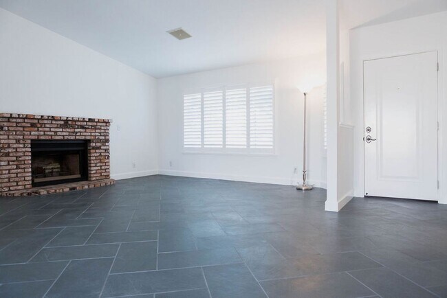Building Photo - Charming 3 bed, 2 bath home AVAILABLE for ...
