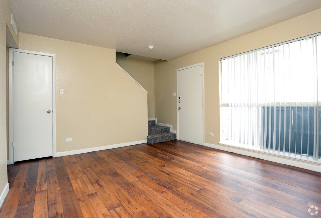 Ocean Drive Estates Apartments in Corpus Christi, TX