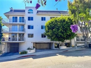 Building Photo - 1129 Larrabee St