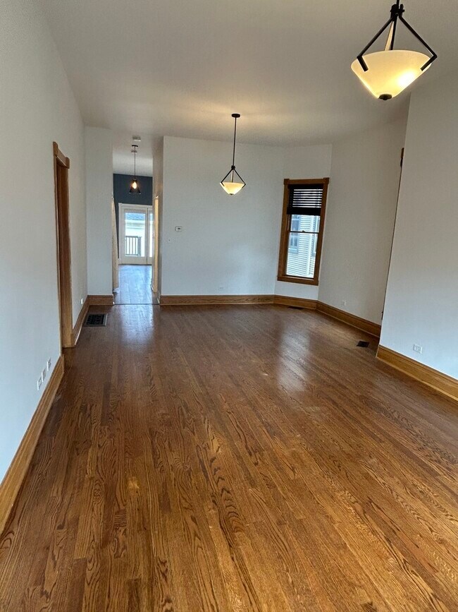 Building Photo - 1926 W Warner Ave