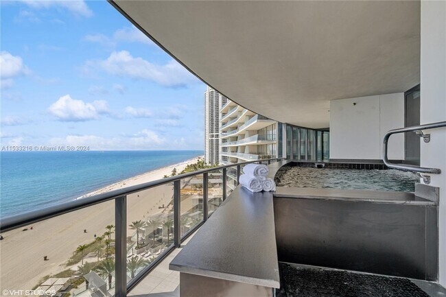 Building Photo - 18555 Collins Ave