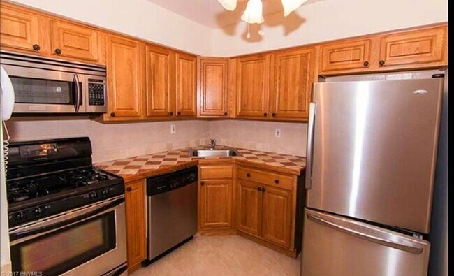 Foto del edificio - 2232 Benson Ave