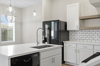 Building Photo - 9906 Clark Cyn Ln