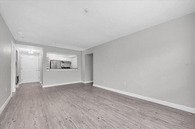 Building Photo - 406 S Cedar Ave