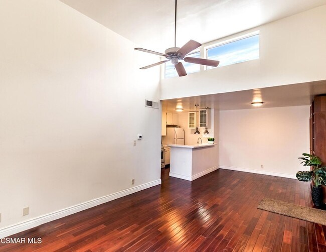 Foto del edificio - 18645 Hatteras St